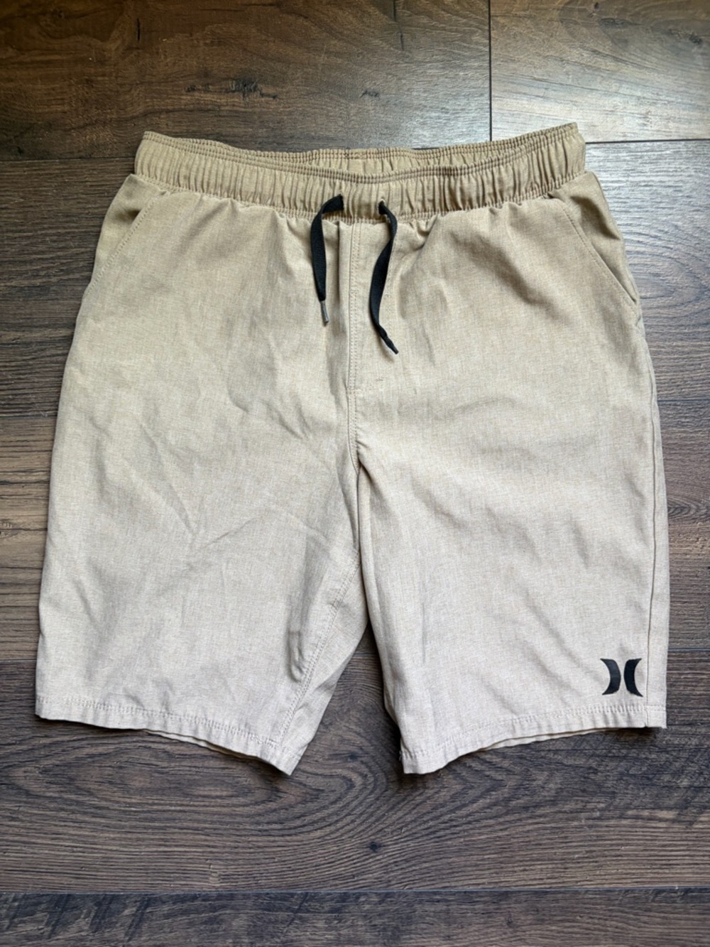 Hurley Men's Beige Elastic-Waist Athletic Shorts with Black Drawstring